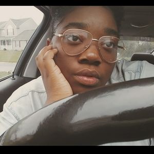 Meet your Posher, Elaine